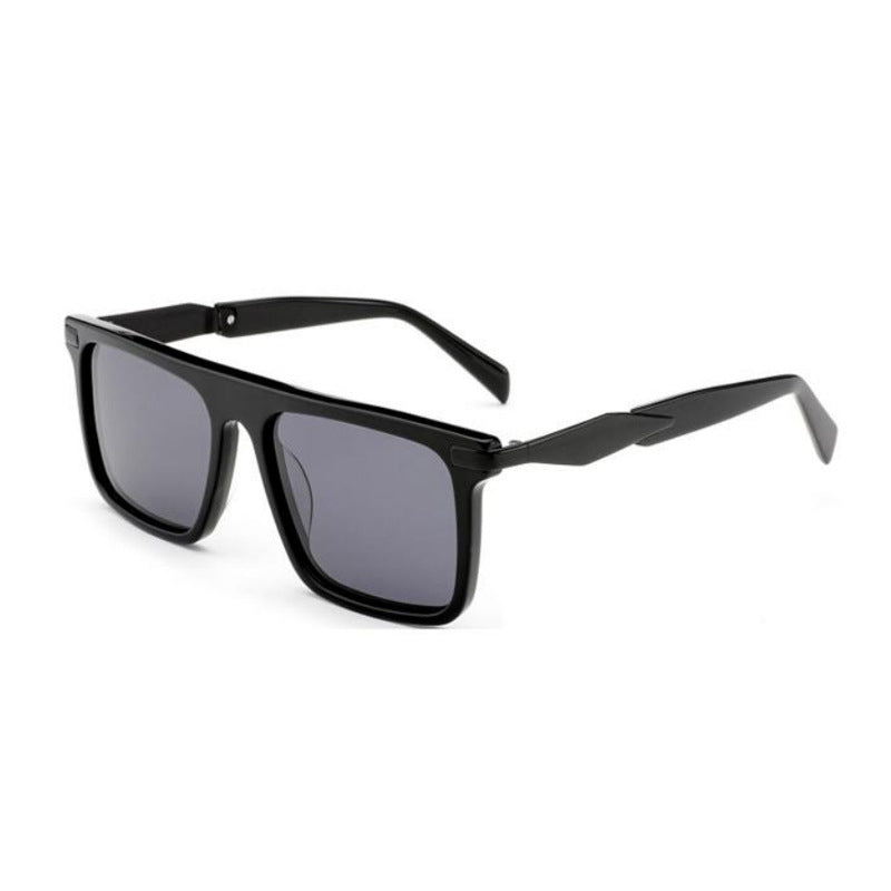 Dame fashionable solbriller med ekstravagant ramme Skanto