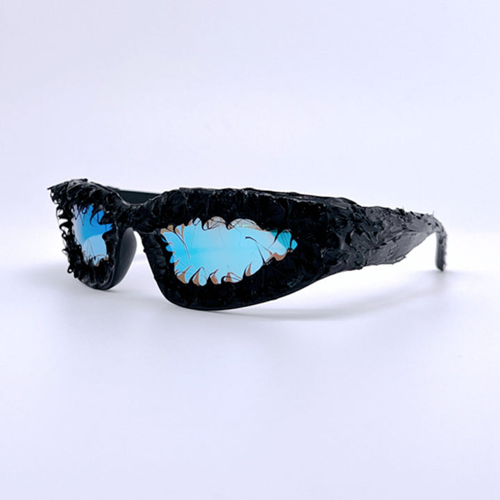 Dame futuristisk solbrille i avantgarde design Skanto