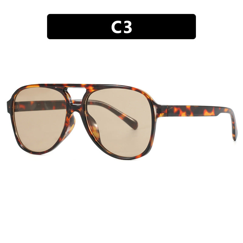 Damer oversized solbrille i sporty-elegant design Skanto