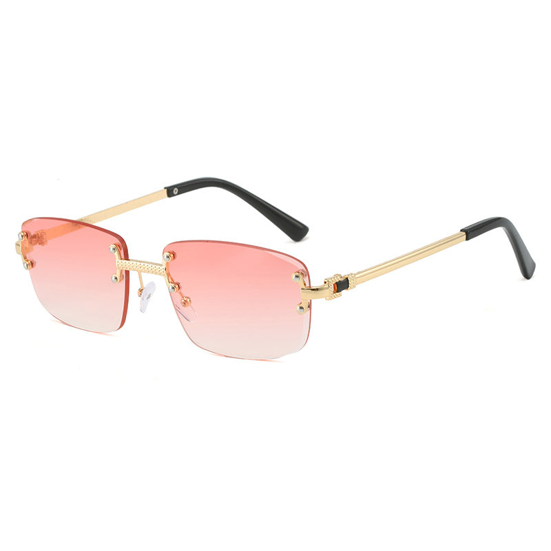 Dame moteriktig solbrille i innovativ design Skanto