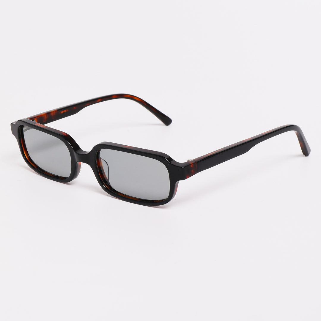 Dame solbrille i moderne, kantete design med høyt utviklede UV-beskyttelseslinser Skanto