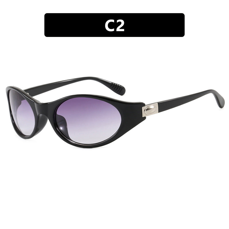 Dame stilfull solbrille i elegant ovalt design med beskyttende UV-filter Skanto