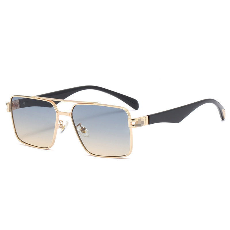 Dame designer solbrille med ekstravagant metallramme Skanto