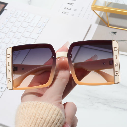 Dame solbrille i moderne kvadratisk design Skanto