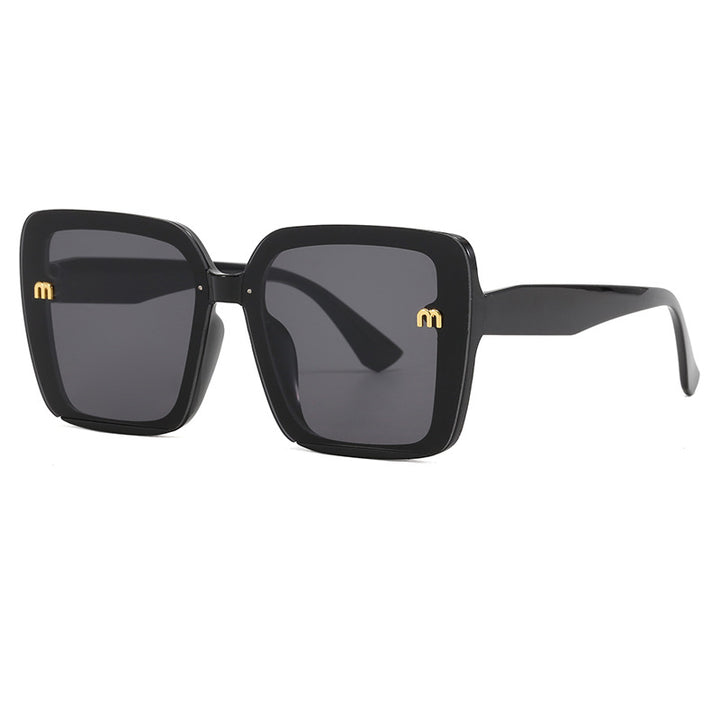 Dame oversized kvadratisk solbrille med elegant ramme Skanto