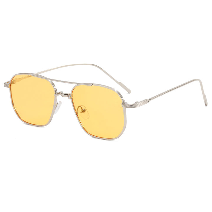 Dame moteriktig geometrisk brille med elegant metallramme Skanto