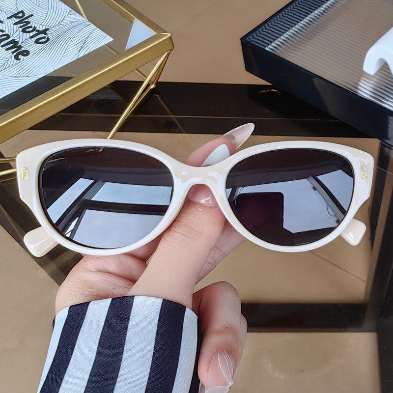 Dame Cat-Eye Solbrille med moderne plastikkramme Skanto