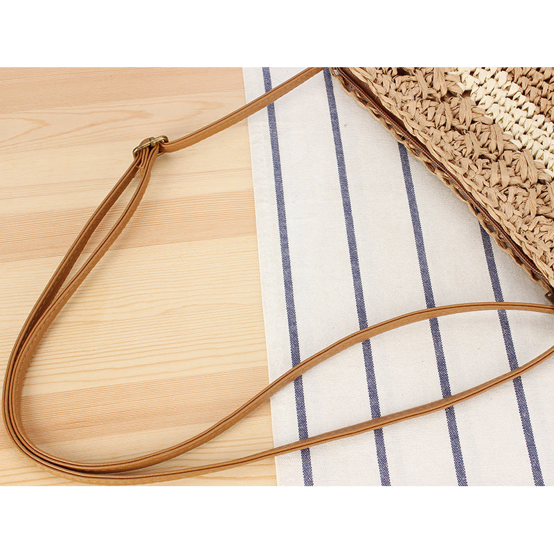 Practical shoulder bag made of braided natural material Skanto