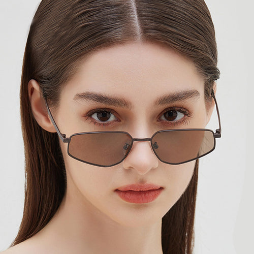 Dame Cat-Eye solbriller i moderne design med ultralett ramme Skanto