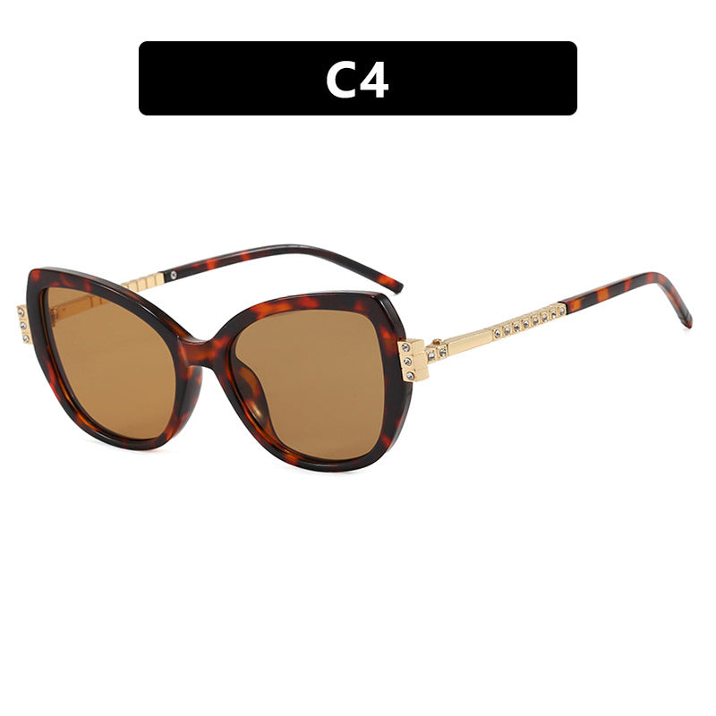 Dame oversized solbrille med beskyttende UV-filter og elegante aksenter Skanto