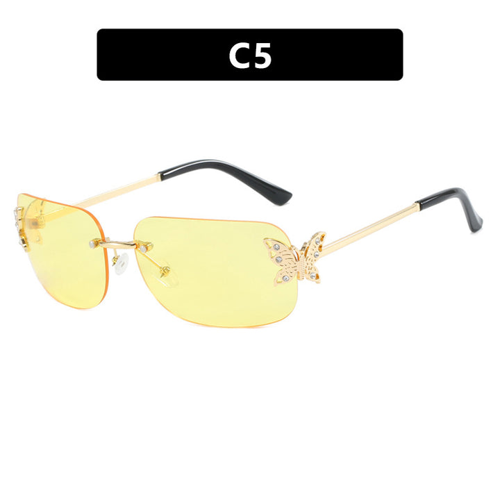 Dame moteriktig solbrille med filigran sommerfugldesign og beskyttende glass Skanto