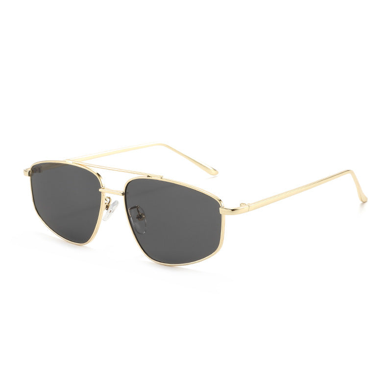 Dame geometrisk solbrille med høykvalitets metallramme og polariserte glass Skanto