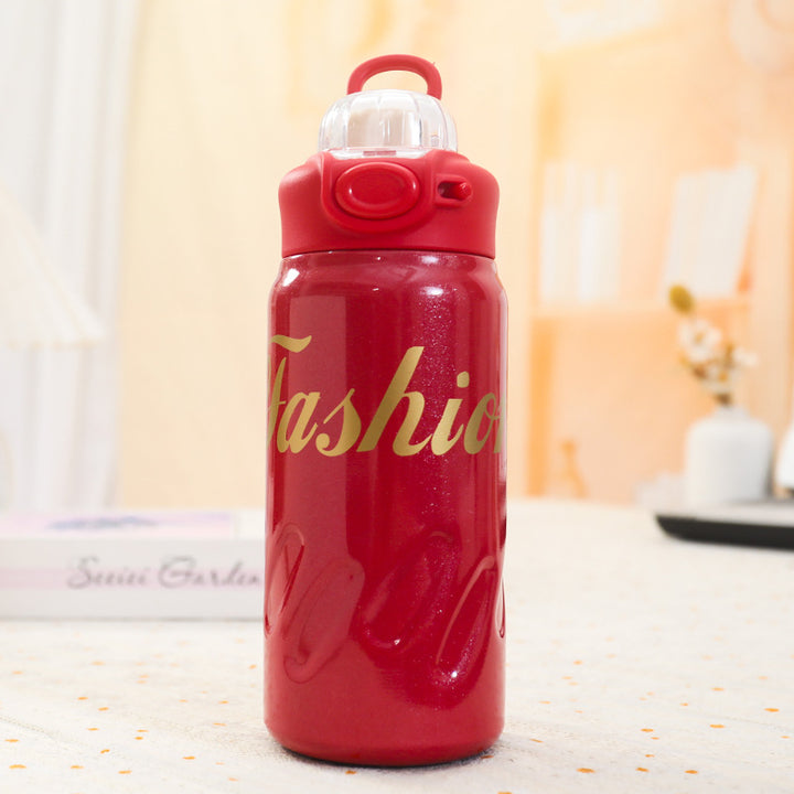 Stylish sports water bottle with practical leak protection Skanto