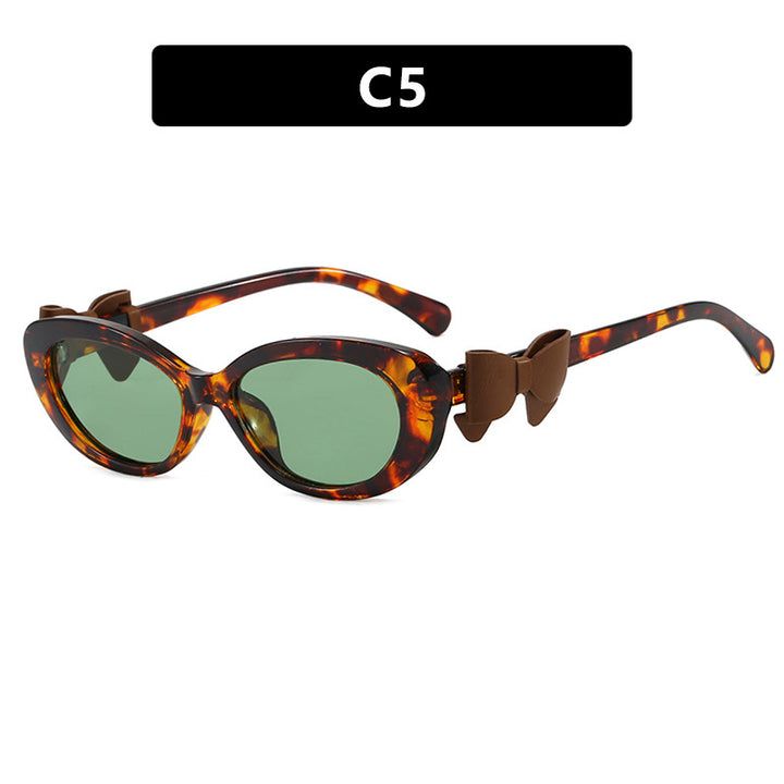 Dame moteriktig solbrille med lekent sløyfedesign Skanto