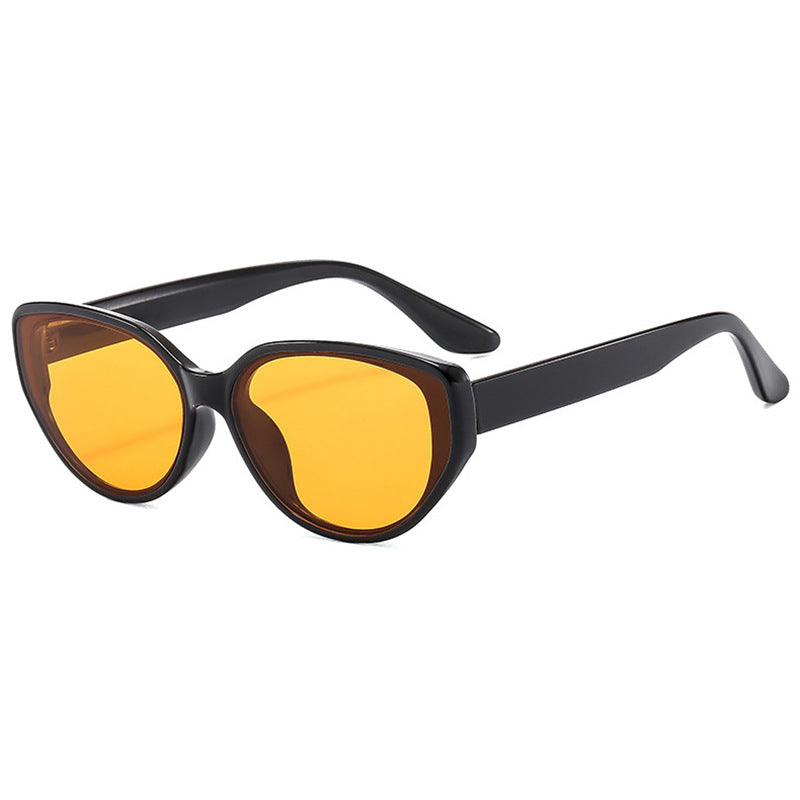 Dame moteriktig solbrille i elegant cat-eye stil Skanto