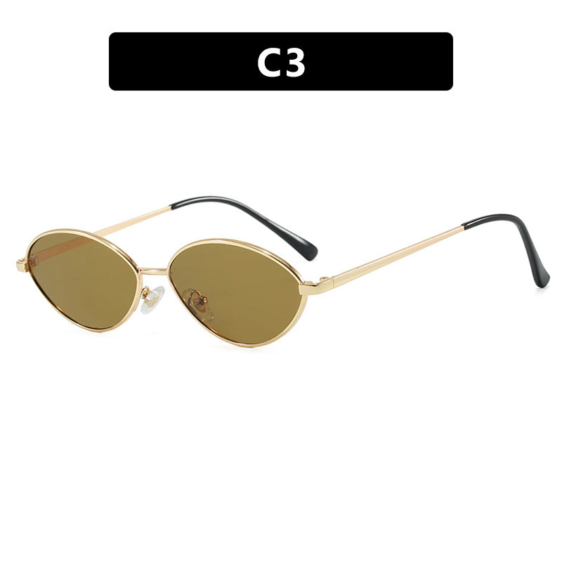 Dame moteriktig solbrille med ovalt design og polariserte linser Skanto