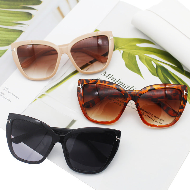 Dame Cat-Eye solbriller med elegante aksenter Skanto