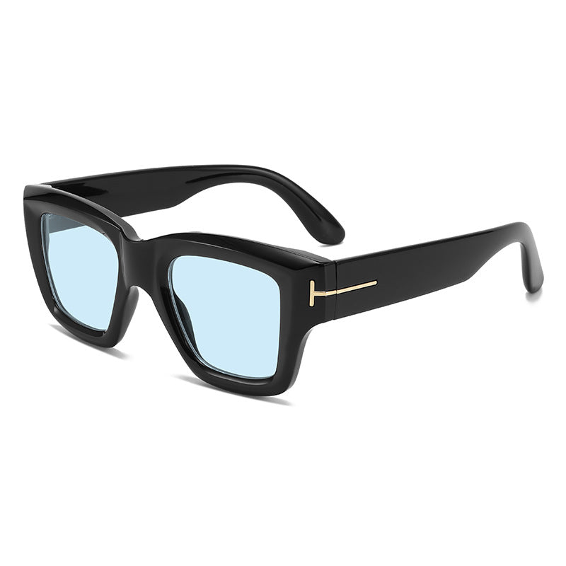 Dame moteriktig firkantet solbrille med UV-beskyttelse og elegant design Skanto