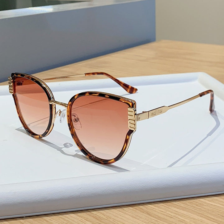 Damer Cat-Eye solbriller med elegante fremhevede linser Skanto