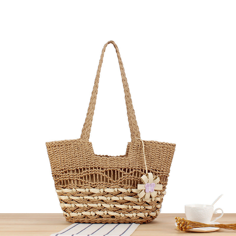 Elegant Beach Bag with Handwoven Basket Pattern Skanto