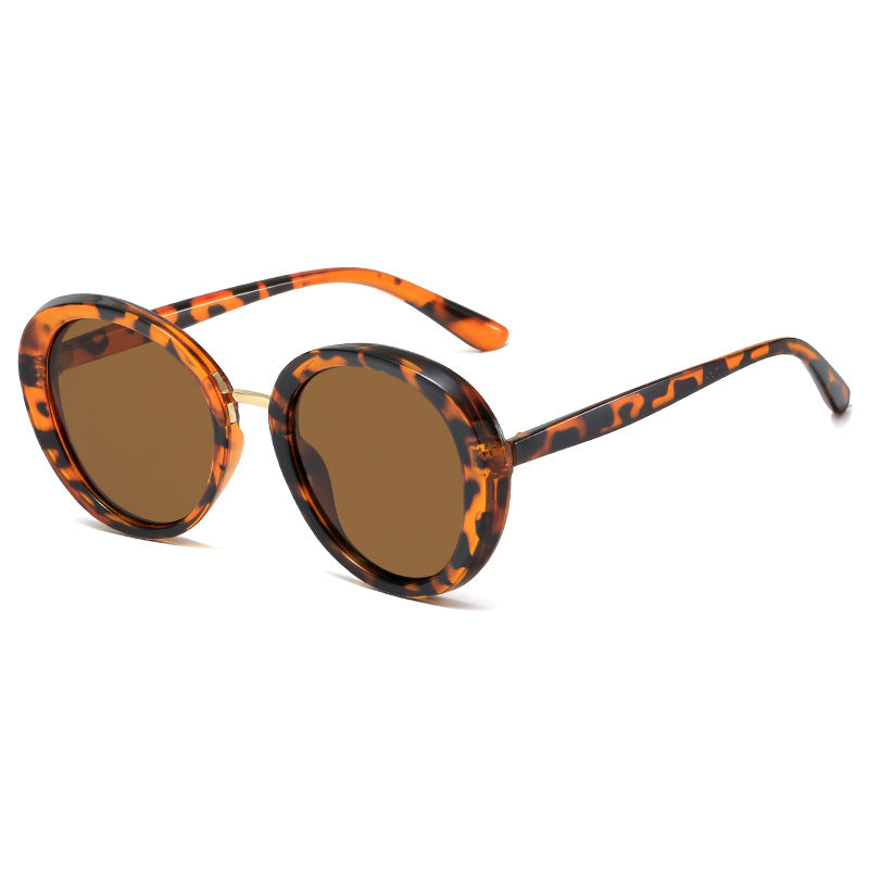Dame vintage solbrille i elegant skjolddesign Skanto