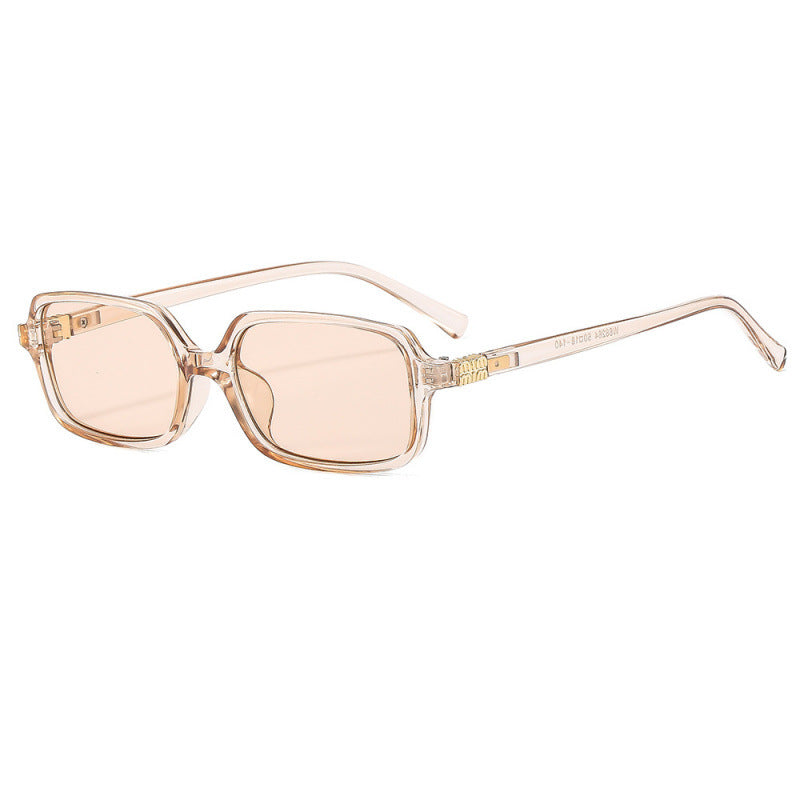 Dame moteriktig lesebrille i moderne kvadratisk design Skanto