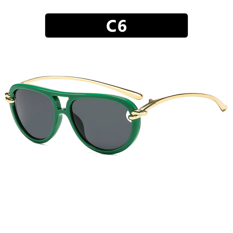 Dame Retro-solbrille med elegant ramme og polariserte linser Skanto