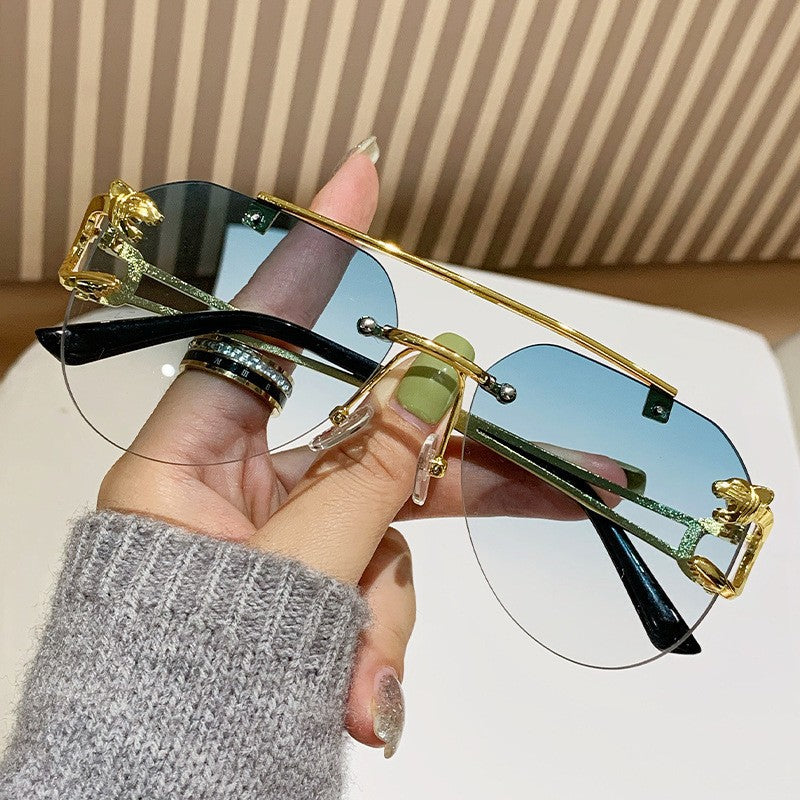 Dame Designer solbrille med unikt dyreakcent Skanto