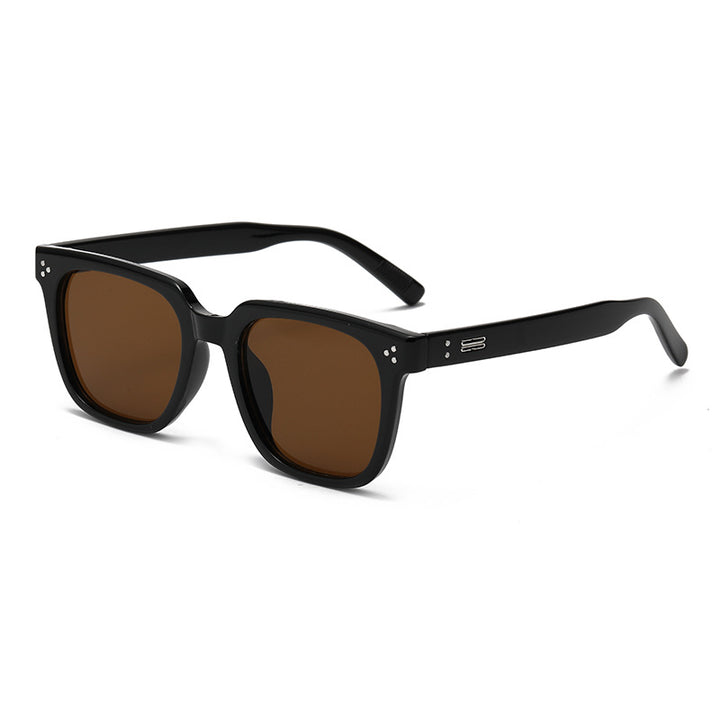 Dame solbrille i moderne kvadratdesign med polariserte linser Skanto