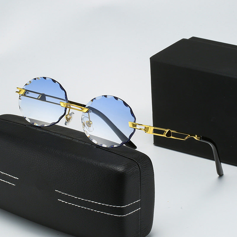 Dame rund solbrille med unikt bølgedesign og høykvalitets metallramme Skanto
