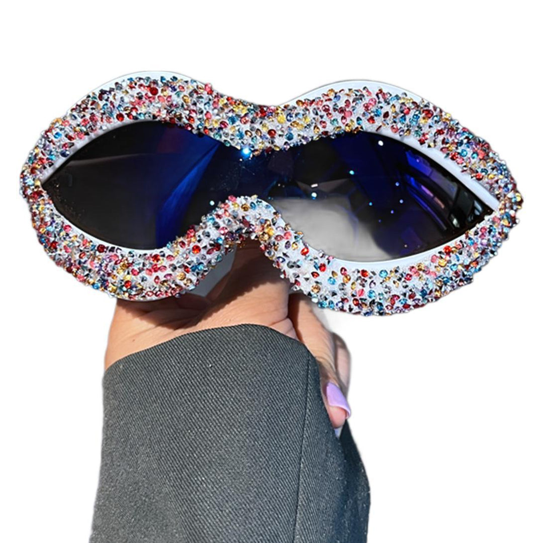 Dame statement solbrille med glitrende strassdetaljer Skanto
