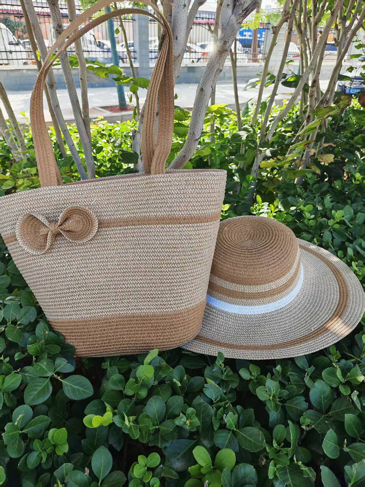 Elegante solhatt med bred brem og diskret stripemønster Skanto