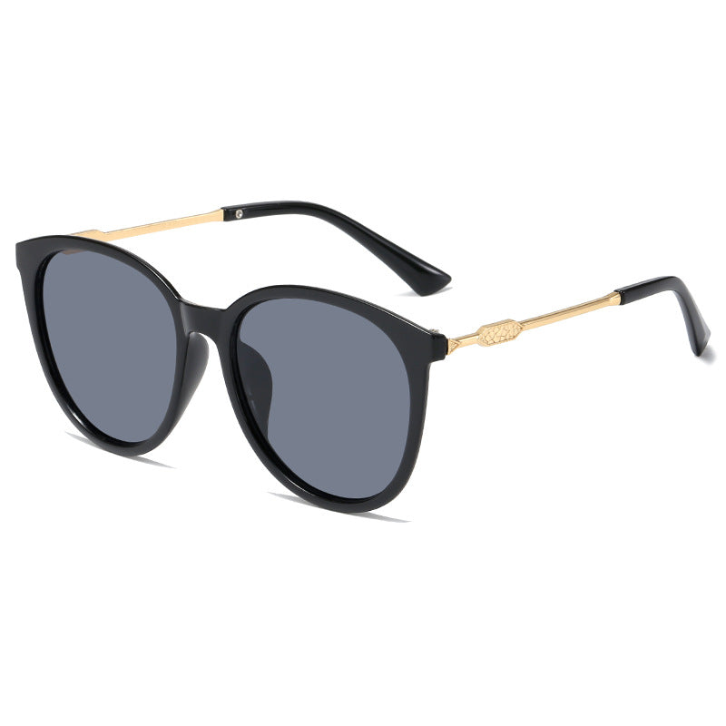 Dame Moderne Cat-Eye Solbriller med speilende glass Skanto
