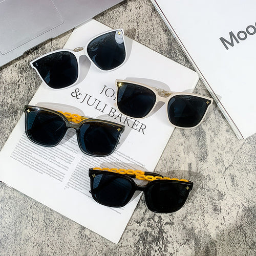 Dame ekstrastor solbrille med modig kjedeinnramming Skanto