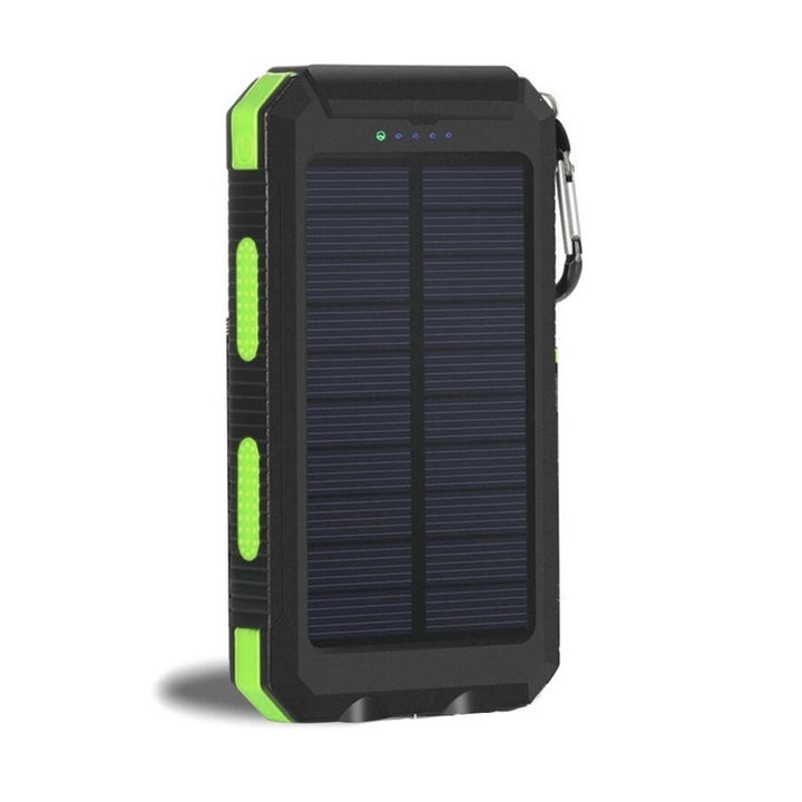 Solcelledrevet powerbank med støtsikkert design og integrert karabinkrok Skanto