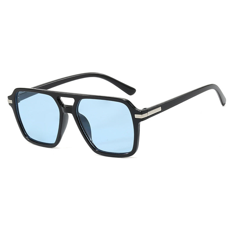 Dame moteriktig rektangulær solbrille med stilig design og UV-beskyttelse Skanto