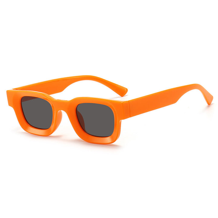 Dame moteriktig solbrille i elegant, kantet design Skanto