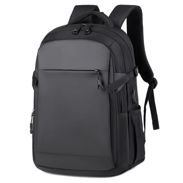 Elegant laptopryggsekk med allsidige rom og ergonomisk design Skanto