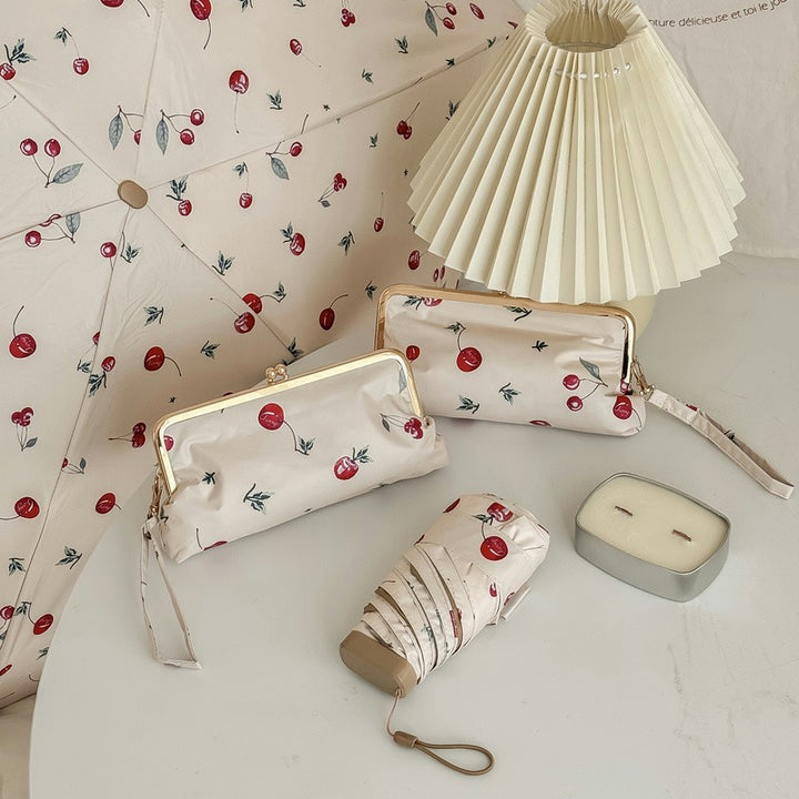 Damer elegant foldeparaply med blomsterdesign og praktisk etui Skanto