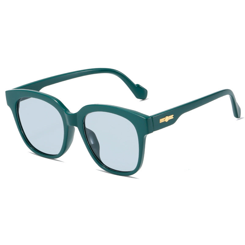 Damer klassisk solbrille med moderne oversized ramme Skanto