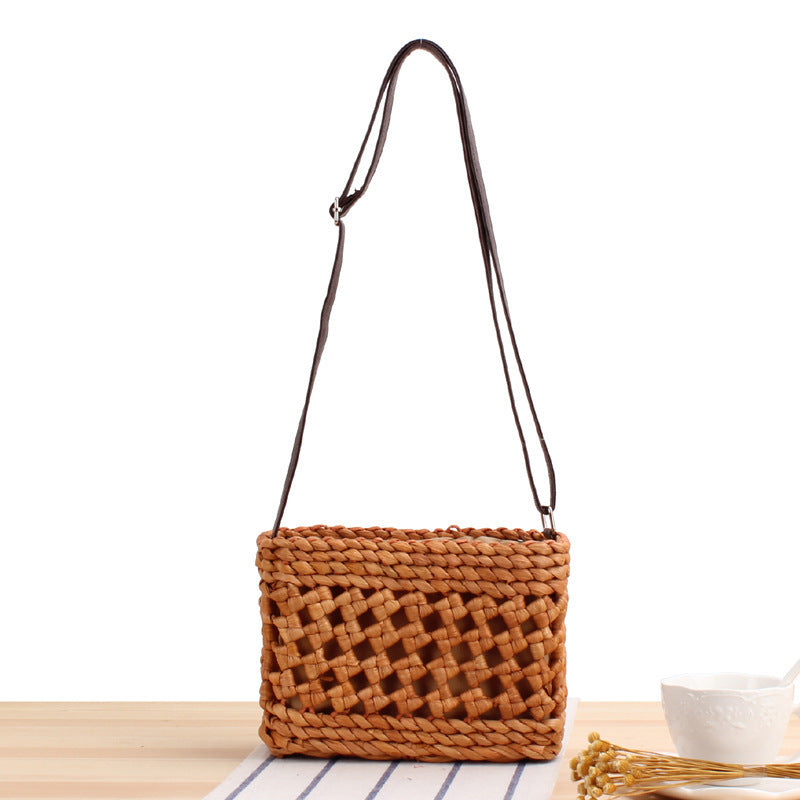 Håndlaget bast-(crossbody bag) Skanto