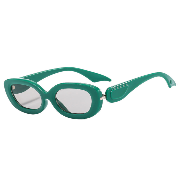 Dame moteriktig solbrille med stilfull buet ramme Skanto