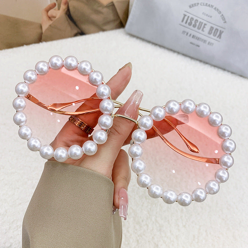 Dame designer-solbrille med perlebesatt ramme Skanto