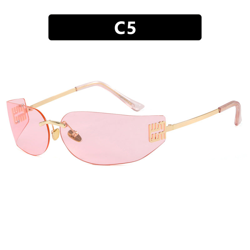 Dame futuristisk designer solbrille med uvanlig ramme og UV-beskyttelse Skanto