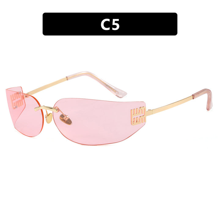 Dame futuristisk designer solbrille med uvanlig ramme og UV-beskyttelse Skanto