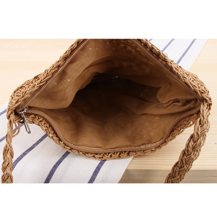 Macrame shoulder bag in a crescent moon design Skanto