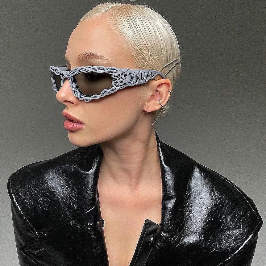 Damer ekstravagante design-solbrille med kreativ strukturert ramme Skanto