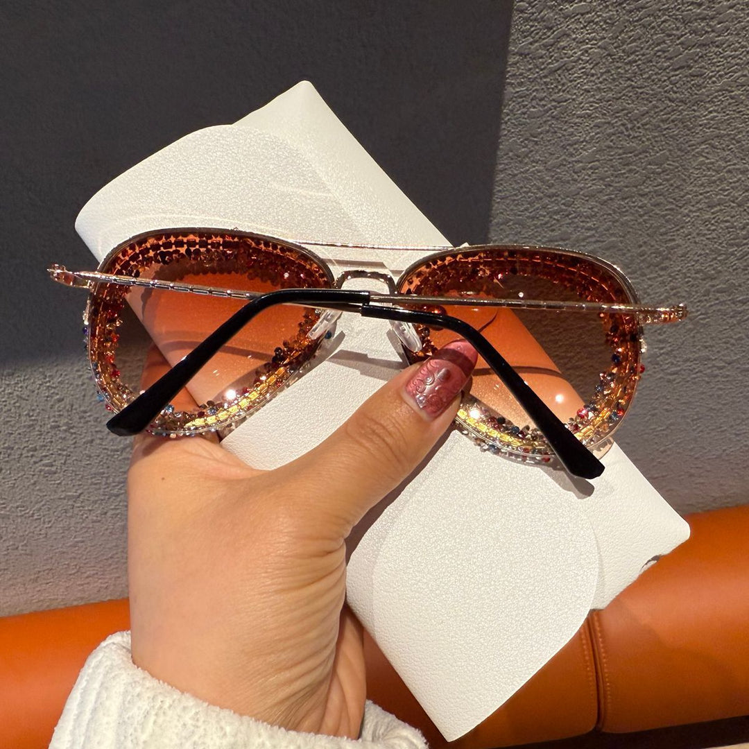 Dame solbrille med ekstravagant strassramme Skanto