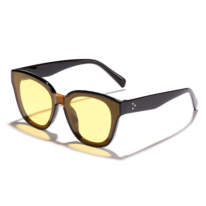 Dame moteriktig solbrille med bred ramme og myke linser Skanto