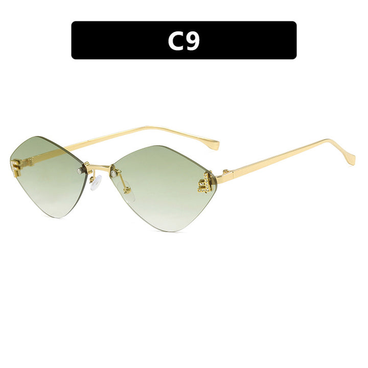 Dame geometrisk solbrille i ekstravagant design med gradiertede glass Skanto